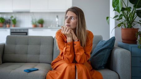 Sei stanca, triste, irritabile: gli ormoni guidano il tuo umore