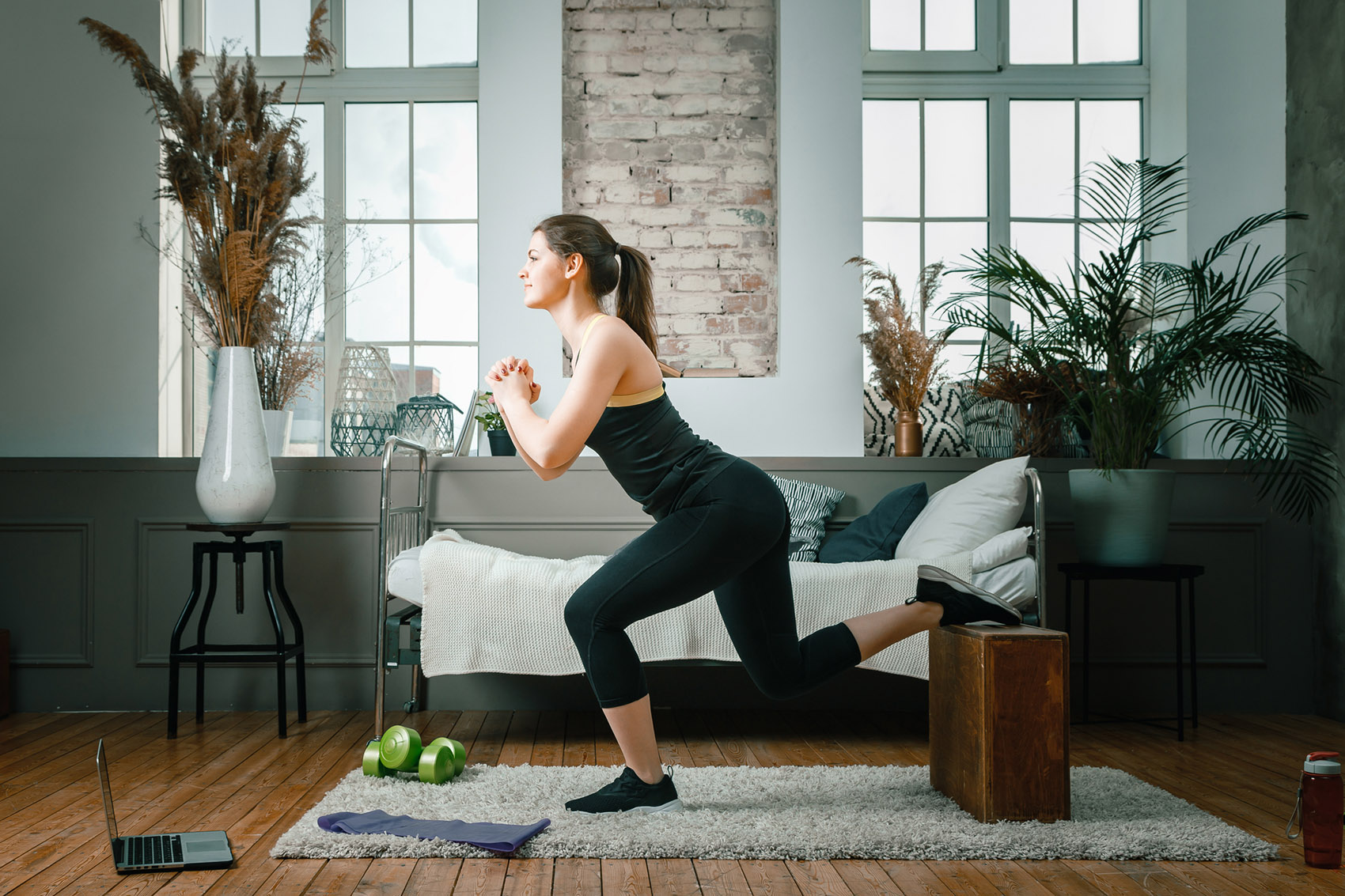 5 esercizi per alzare i glutei da fare in casa (se hai poco tempo)