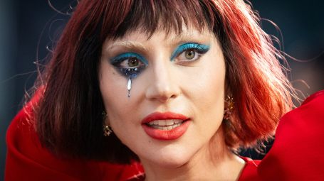 Lady Gaga compie 40 anni: bagni di ghiaccio e saune contro la fibromialgia