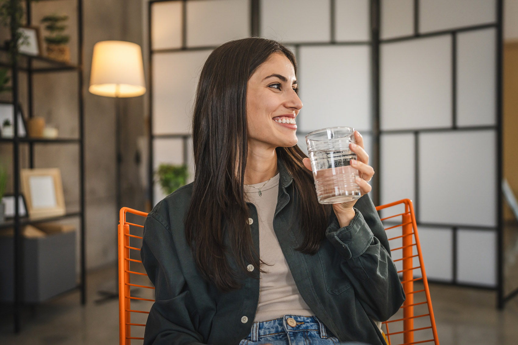 Bere tanta acqua: i benefici (che non ti aspetti) su stress e peso