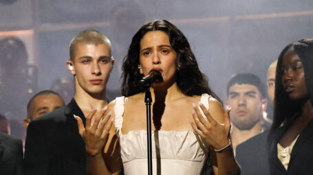 Rosalía a Milano: «Sto male». Tutto sull’intossicazione alimentare