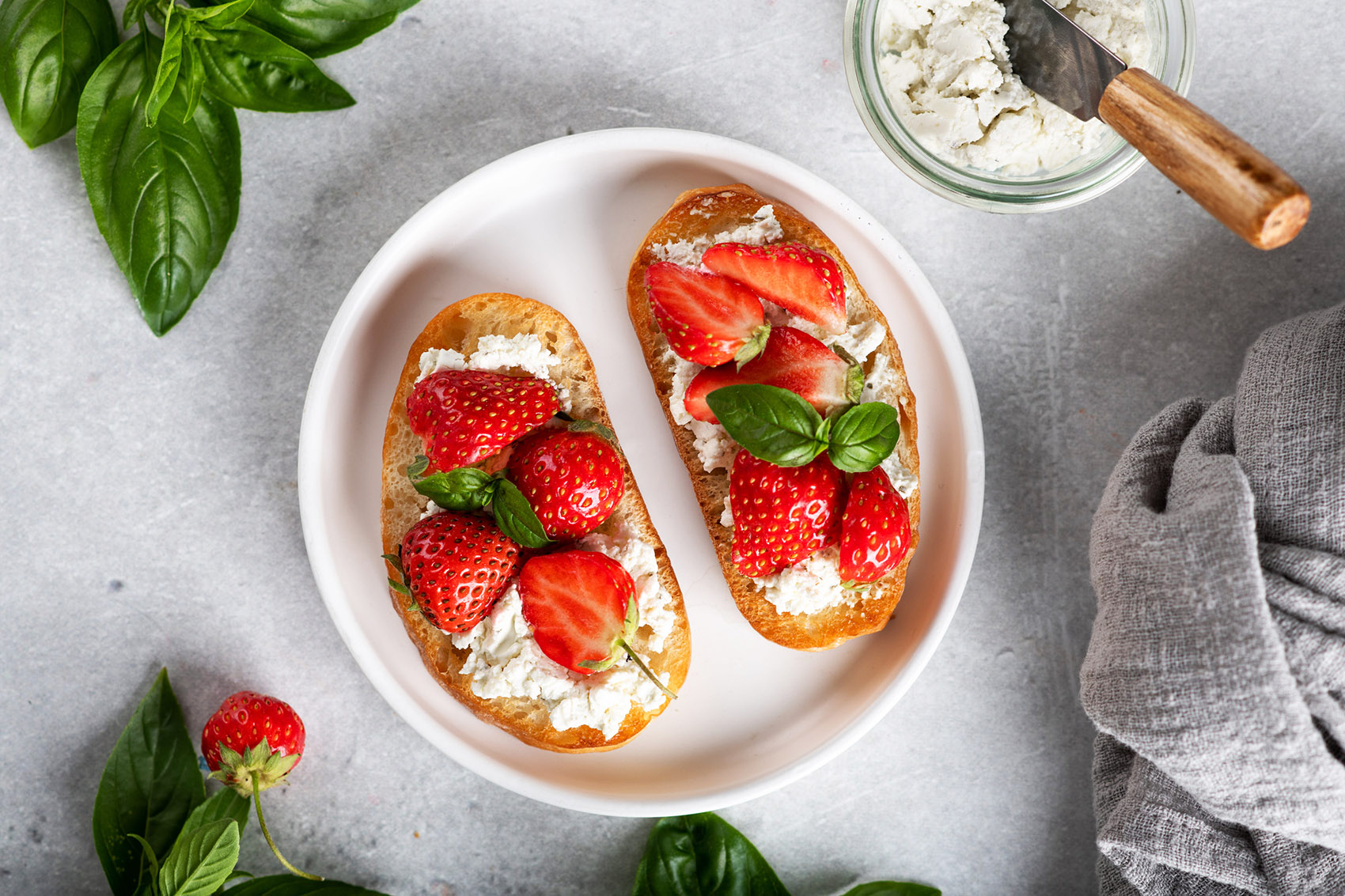Fragole, stufa della solita macedonia? 3 ricette che non ti aspetti Fragole, stufa della solita macedonia? 3 ricette che non ti aspetti