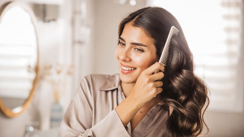 Capelli lucidi e brillanti: i 3 trucchi approvati dall'hairstylist