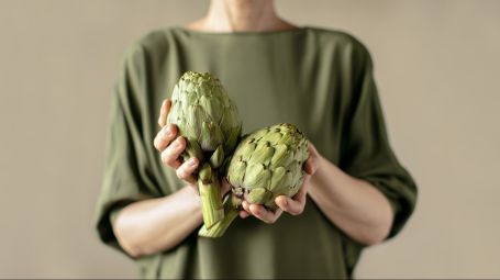 Carciofi, meglio crudi o cotti? Il segreto per non perdere la cinarina e depurarsi