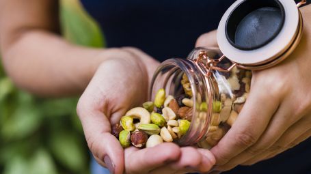 Longevità: 5 cibi delle Zone Blu che hai già in casa (ma mangi poco)