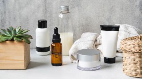 Skincare wardrobe: la regola dei 5 cosmetici per una pelle perfetta
