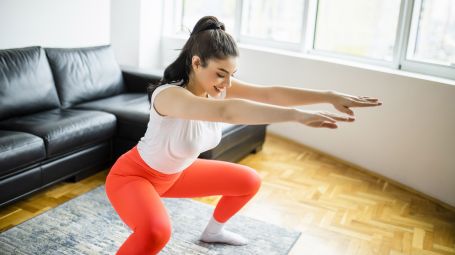 Snellire gambe e cosce: 4 esercizi da fare a casa che funzionano