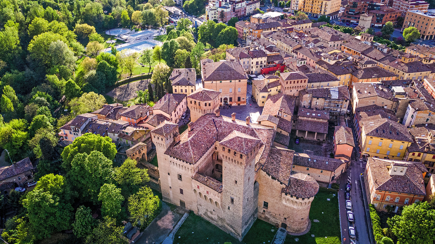 Cammino dell’Unione: a piedi tra castelli e prodotti tipici da gustare Cammino dell’Unione: a piedi tra castelli e prodotti tipici da gustare