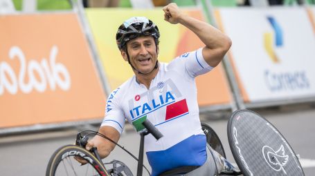 La lezione di Zanardi: come si costruisce la forza per reagire ai traumi