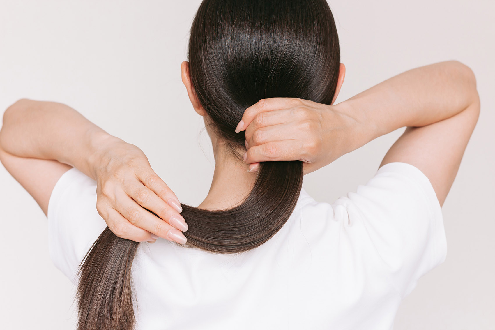 Capelli, coda di cavallo anti-caldo: i trend che uniscono stile e comfort Capelli, coda di cavallo anti-caldo: i trend che uniscono stile e comfort