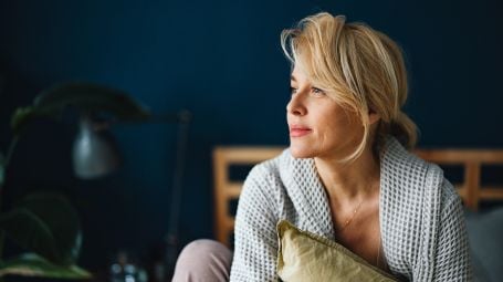 Stanca e smemorata? Perché devi controllare la vitamina B12 (dopo i 50)