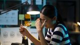 Lampi di luce agli occhi? Ecco perché andare subito dall’oculista
