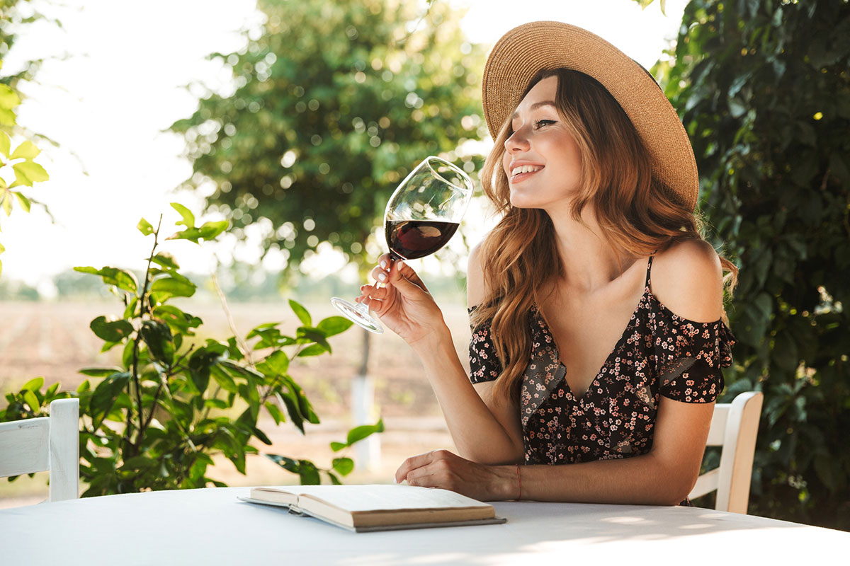Vino dealcolato (senza alcol), meno 80% di calorie ma occhio alla scadenza Vino dealcolato (senza alcol), meno 80% di calorie ma occhio alla scadenza