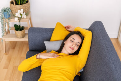 Sonno polifasico, la moda dei frequenti pisolini (che fa male al cervello)