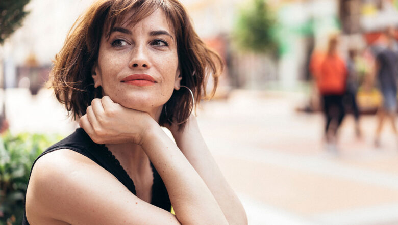 bella donna con frangia