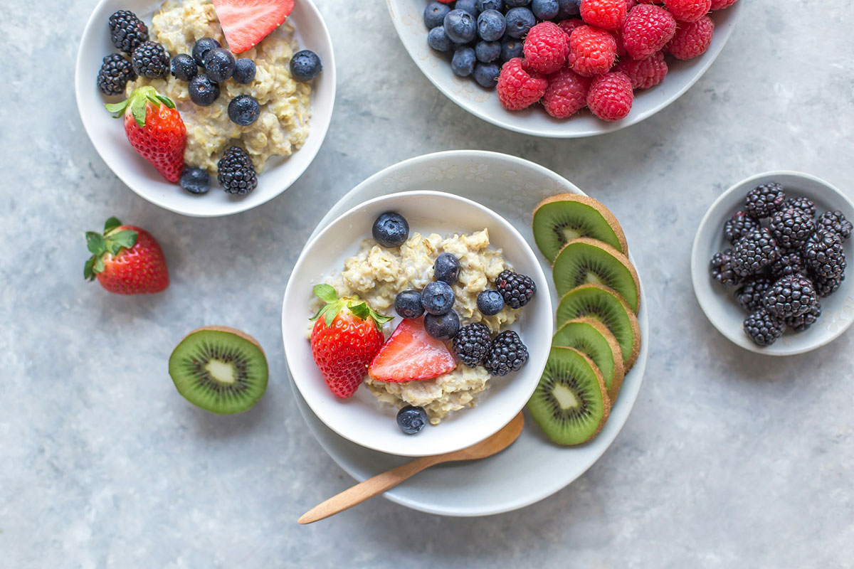 Skyr e fiocchi d’avena: scopri la colazione danese che piace a tutti (anche a cuore e intestino)