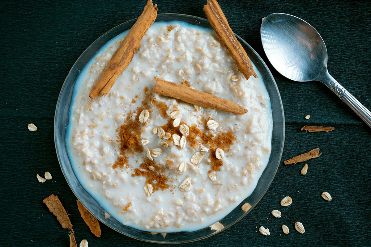 Skyr e fiocchi d’avena: scopri la colazione danese che piace a tutti (anche a cuore e intestino)