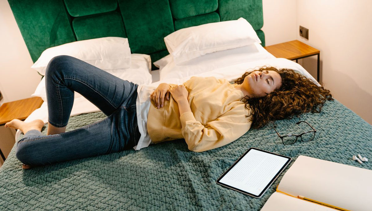 Perché la sindrome dell’intestino irritabile colpisce sempre più giovani (e non è solo colpa dello stress) Perché la sindrome dell’intestino irritabile colpisce sempre più giovani (e non è solo colpa dello stress)