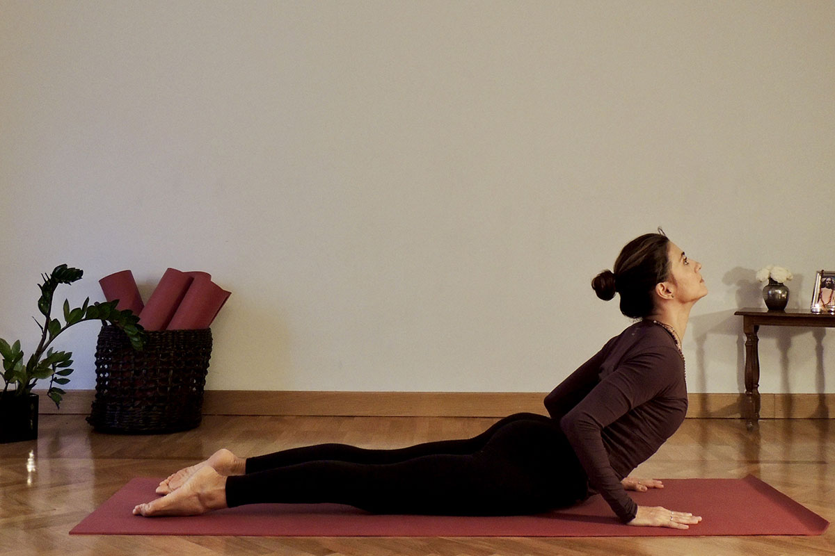 Yoga contro il mal di schiena: con queste 6 posizioni da fare a casa ritrovi leggerezza e mobilità Yoga contro il mal di schiena: con queste 6 posizioni da fare a casa ritrovi leggerezza e mobilità
