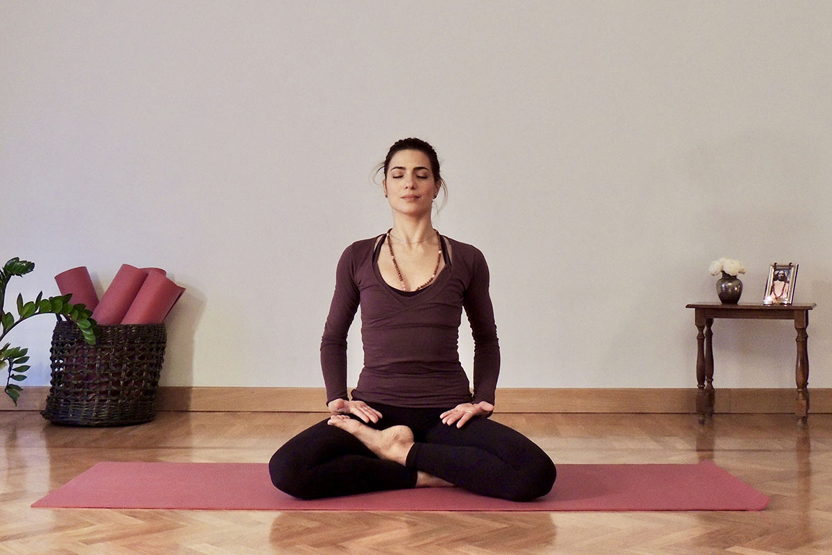 Yoga contro il mal di schiena: con queste 6 posizioni da fare a casa ritrovi leggerezza e mobilità Yoga contro il mal di schiena: con queste 6 posizioni da fare a casa ritrovi leggerezza e mobilità