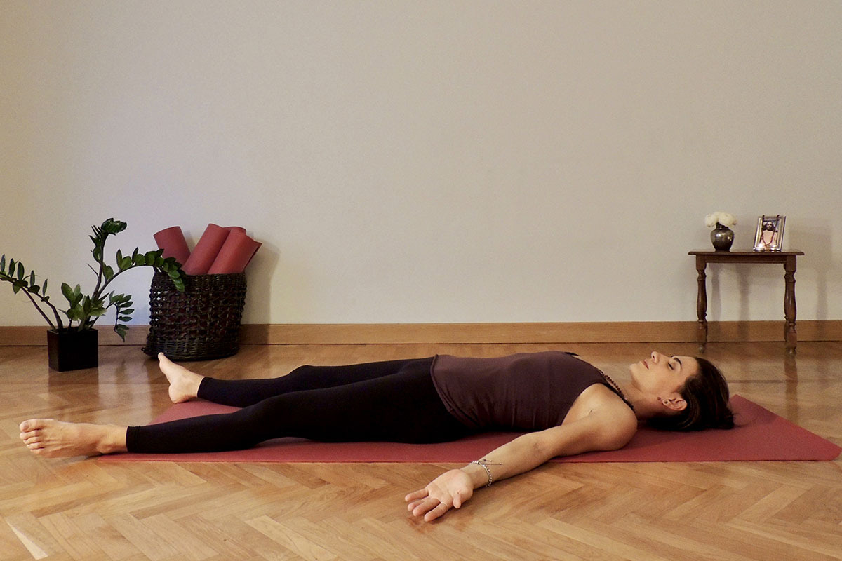 Yoga contro il mal di schiena: con queste 6 posizioni da fare a casa ritrovi leggerezza e mobilità Yoga contro il mal di schiena: con queste 6 posizioni da fare a casa ritrovi leggerezza e mobilità