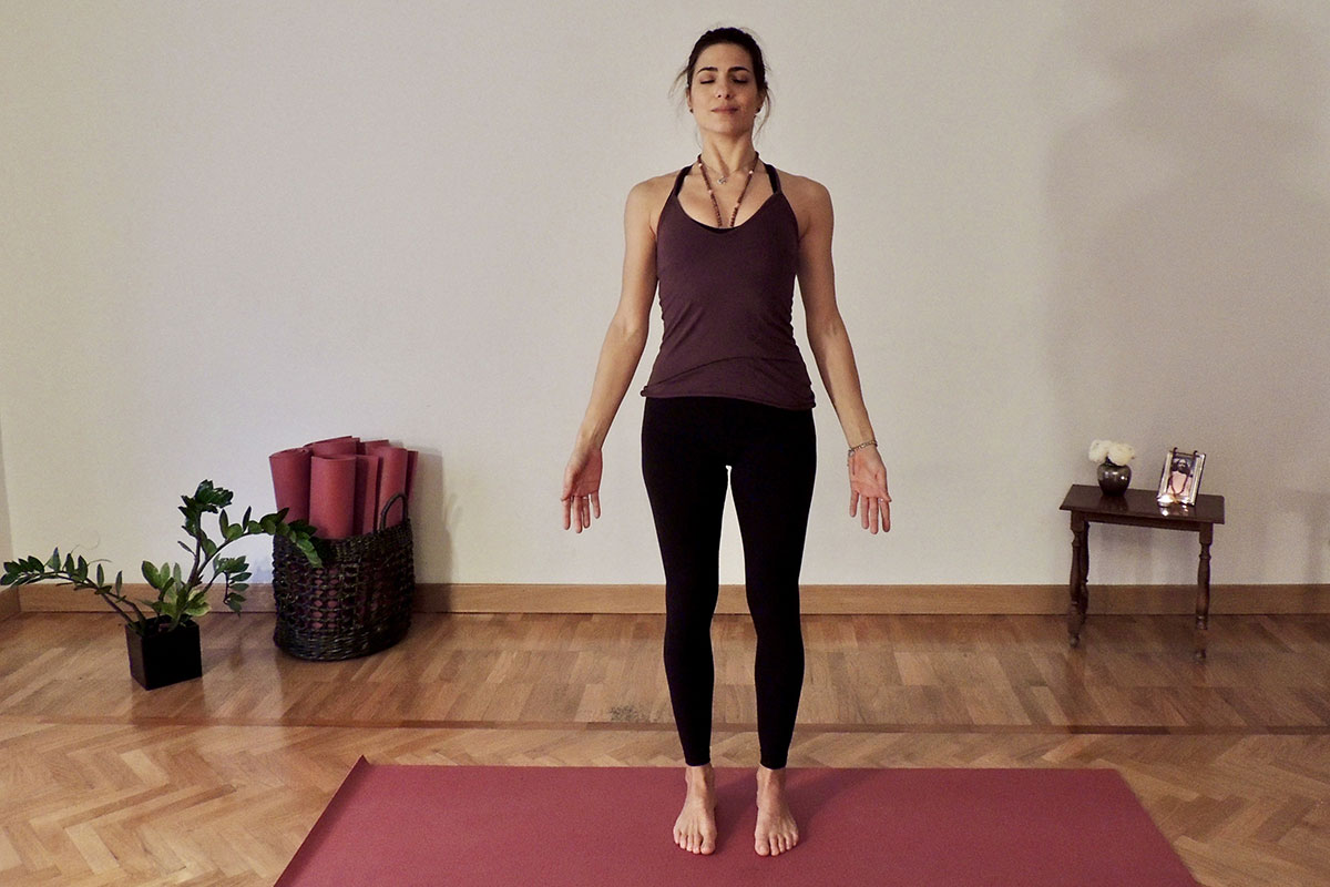 Yoga contro il mal di schiena: con queste 6 posizioni da fare a casa ritrovi leggerezza e mobilità Yoga contro il mal di schiena: con queste 6 posizioni da fare a casa ritrovi leggerezza e mobilità
