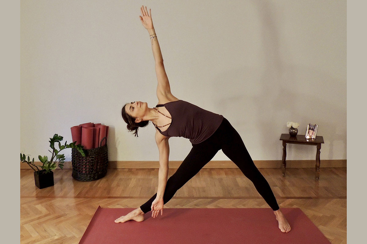 Yoga contro il mal di schiena: con queste 6 posizioni da fare a casa ritrovi leggerezza e mobilità Yoga contro il mal di schiena: con queste 6 posizioni da fare a casa ritrovi leggerezza e mobilità