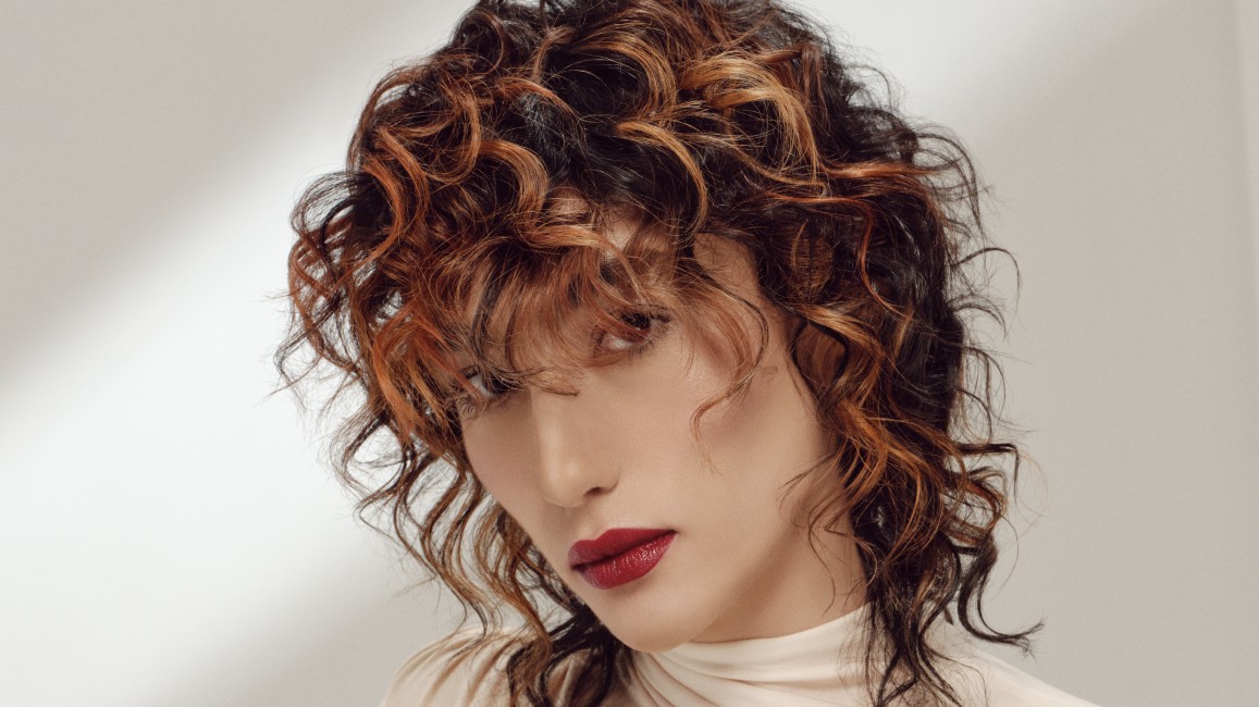 Capelli ricci: come averli perfetti d’estate e dire addio al crespo Capelli ricci: come averli perfetti d’estate e dire addio al crespo
