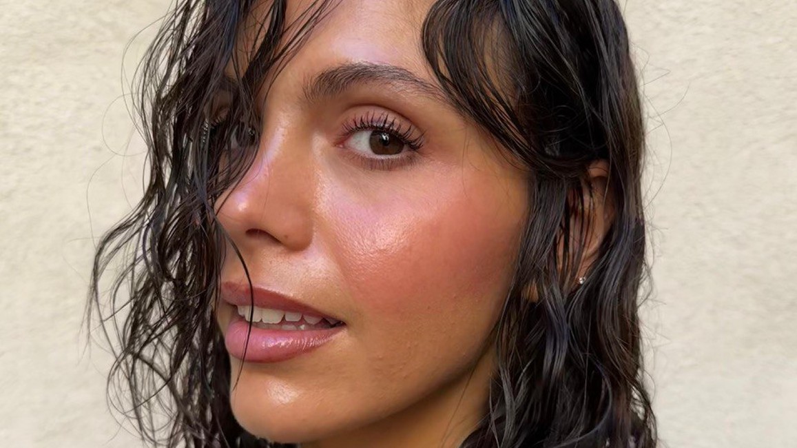 Spray al sale marino, l’alleato dei capelli in estate: come usarlo bene evitando l’effetto rigido Spray al sale marino, l’alleato dei capelli in estate: come usarlo bene evitando l’effetto rigido