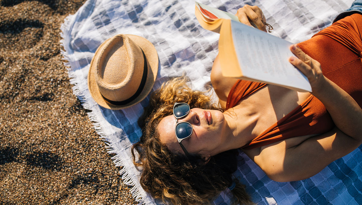 Cosa leggere in vacanza: 10 libri a tutto benessere da mettere subito in valigia Cosa leggere in vacanza: 10 libri a tutto benessere da mettere subito in valigia