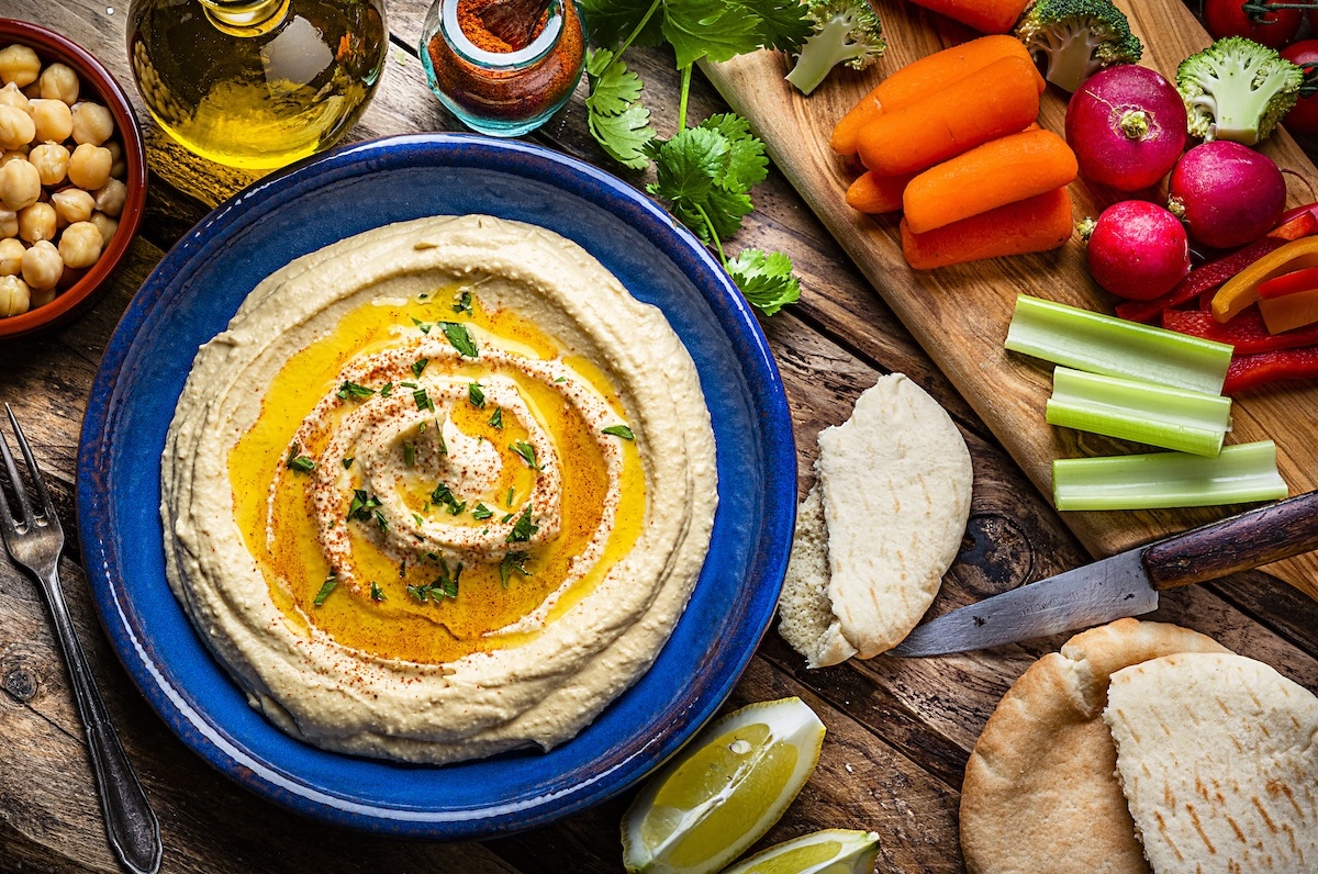 Hummus, 5 ricette leggere e ricche di proteine per i tuoi menu estivi Hummus, 5 ricette leggere e ricche di proteine per i tuoi menu estivi