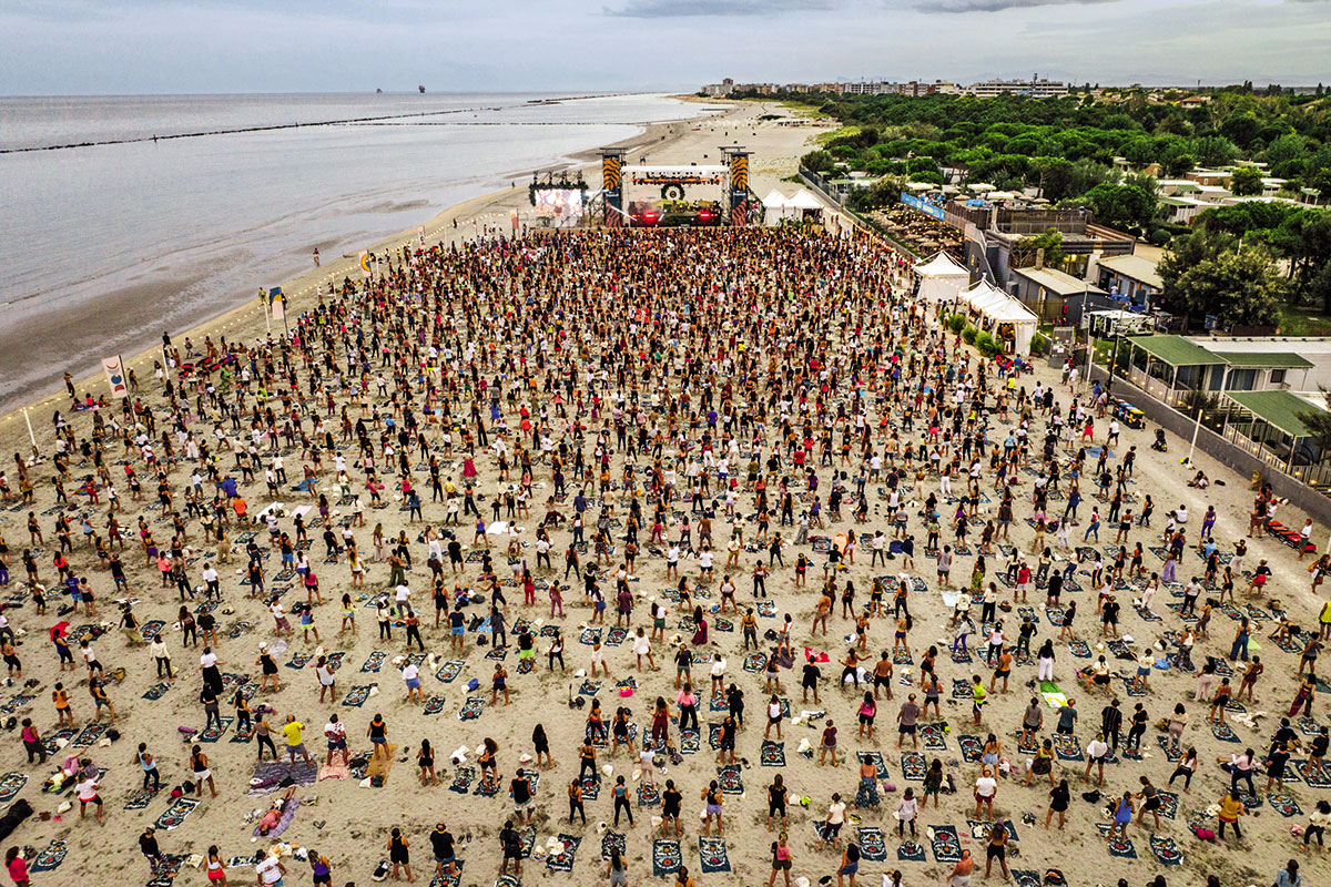 Kalemana Festival: yoga all’alba, musica e mare. Partecipa anche tu con noi!