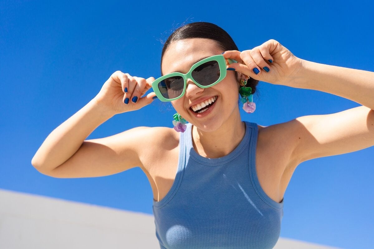 Giù le mani da quegli occhiali da sole low cost! Prima di comprarli, leggi qui Giù le mani da quegli occhiali da sole low cost! Prima di comprarli, leggi qui