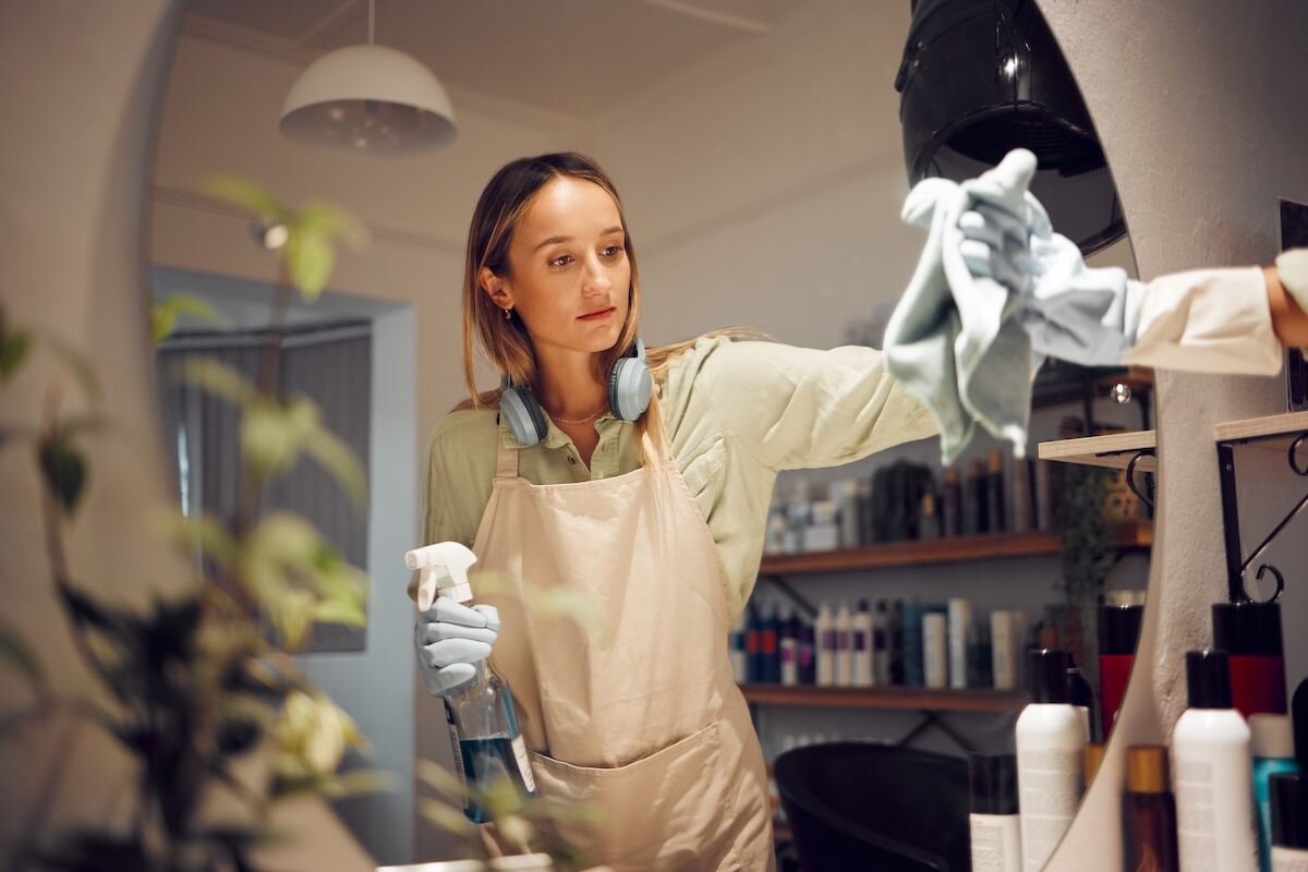 Perché ti metti a pulire casa quando sei sotto pressione?