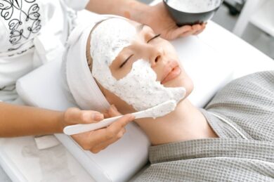 Dai splendore alla pelle con i soft peeling che si fanno anche in estate