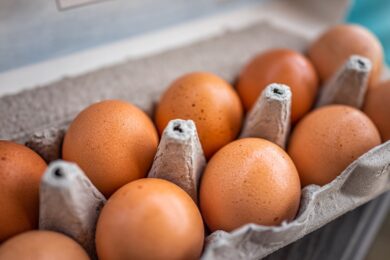 Salmonella nelle uova fresche: l’errore in cucina che aumenta il rischio di contagio