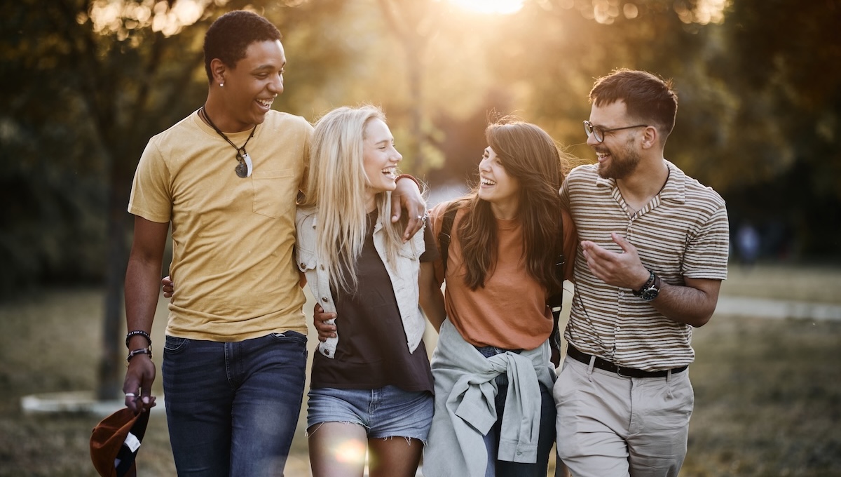 Camminare 15 minuti dopo cena fa bene al cuore, al metabolismo e persino alla creatività