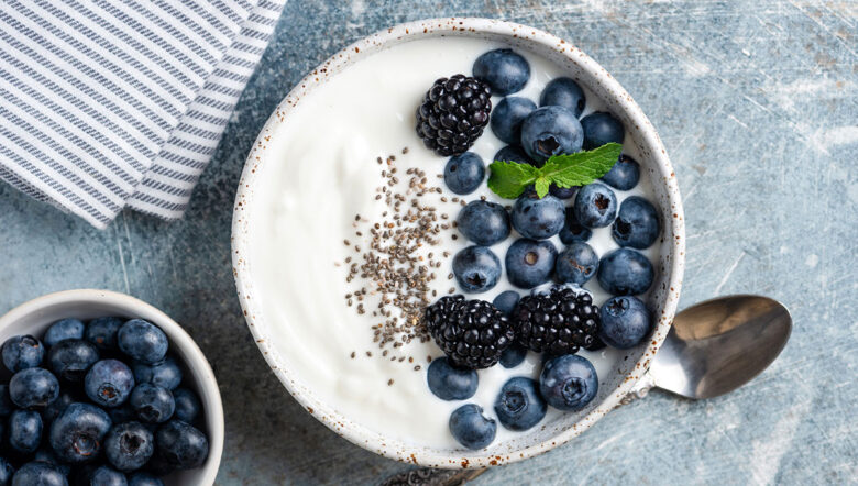 coppa di yogurt con mirtilli
