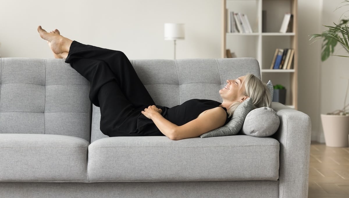 Gambe gonfie e pesanti d’estate: quando è solo il caldo e quando può essere il primo segnale della malattia venosa cronica Gambe gonfie e pesanti d’estate: quando è solo il caldo e quando può essere il primo segnale della malattia venosa cronica