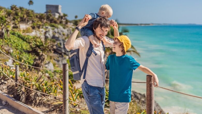 padre e figli in vacanza all'aperto
