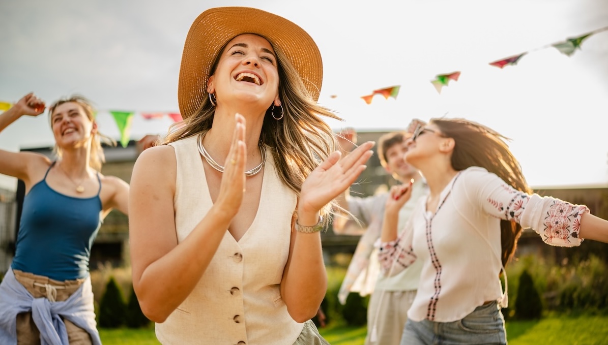 Va di moda il soft clubbing: si fa festa di giorno, puntando al benessere Va di moda il soft clubbing: si fa festa di giorno, puntando al benessere