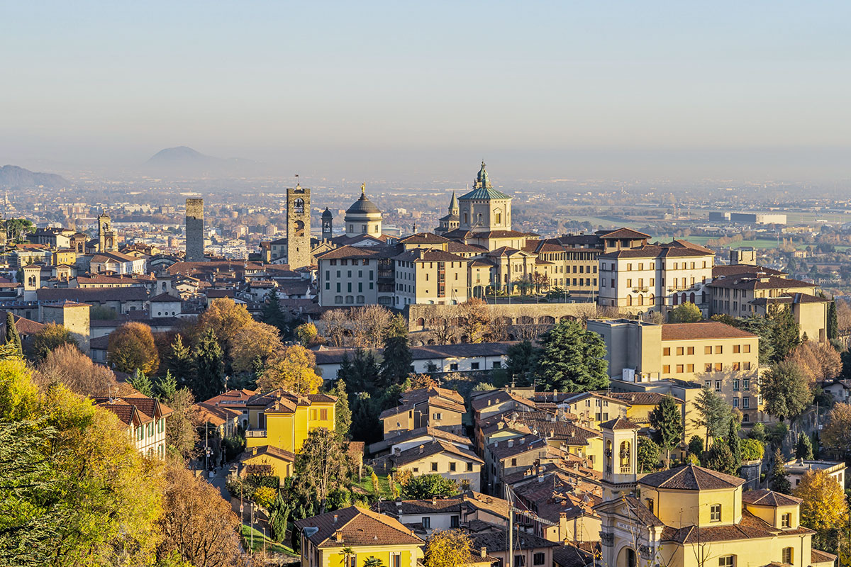 Allenati viaggiando su e giù per le scale: 4 destinazioni in Italia dove la vista ripaga ogni sforzo Allenati viaggiando su e giù per le scale: 4 destinazioni in Italia dove la vista ripaga ogni sforzo