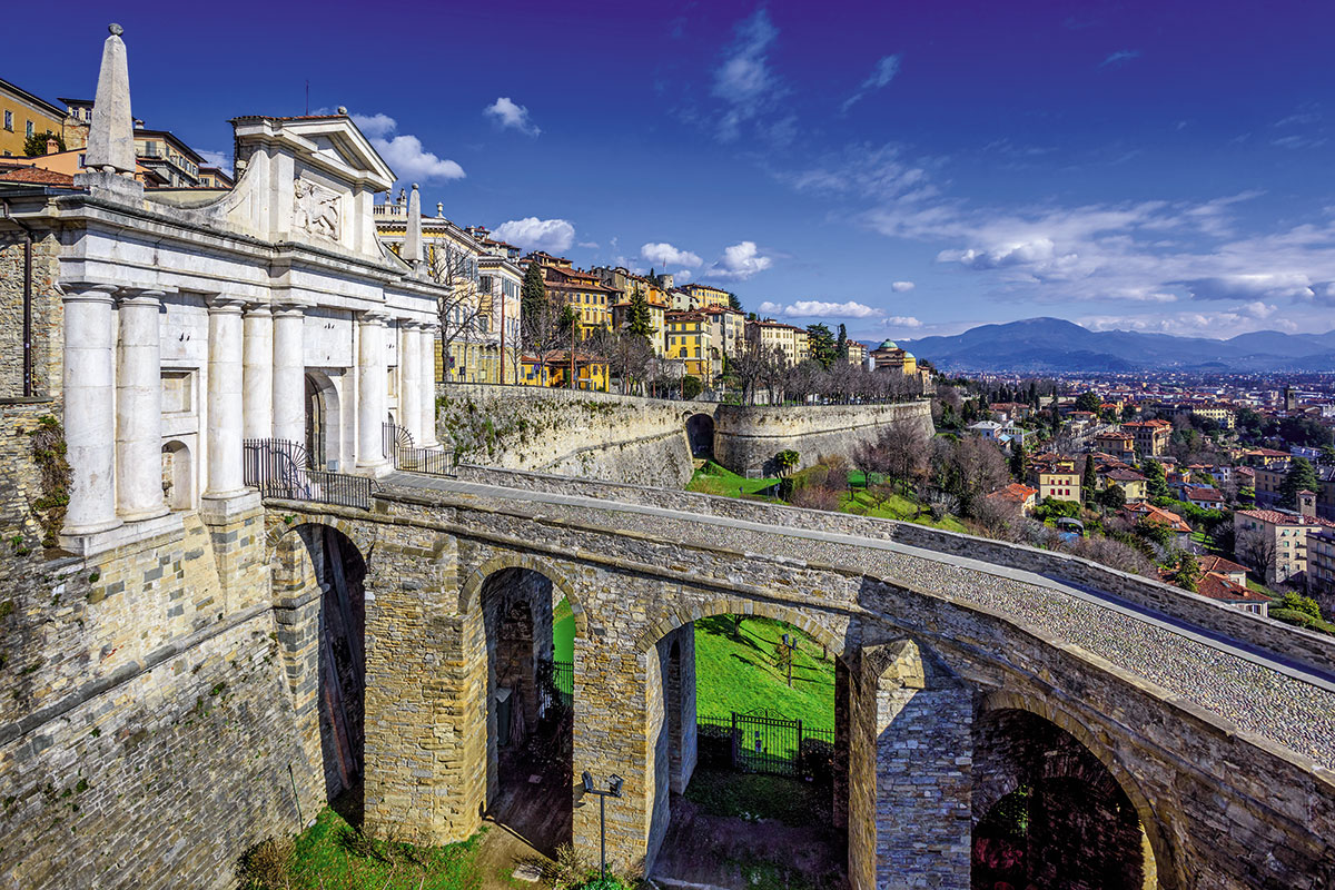 Allenati viaggiando su e giù per le scale: 4 destinazioni in Italia dove la vista ripaga ogni sforzo Allenati viaggiando su e giù per le scale: 4 destinazioni in Italia dove la vista ripaga ogni sforzo