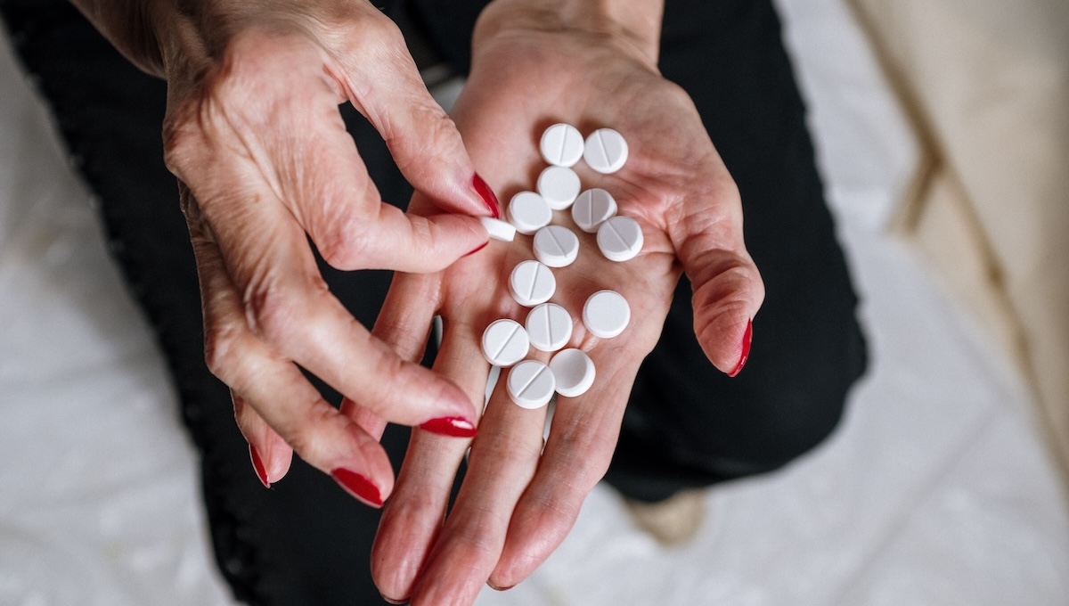 Non prendeteli con leggerezza: i farmaci che gli anziani rischiano di assumere troppo (e male) Non prendeteli con leggerezza: i farmaci che gli anziani rischiano di assumere troppo (e male)