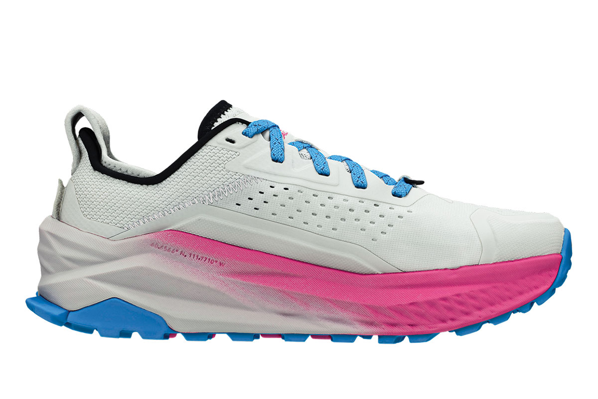 Voglia di cammino? Scarpe da walking: i 4 modelli migliori per piedi in salute (testati dalle esperte)