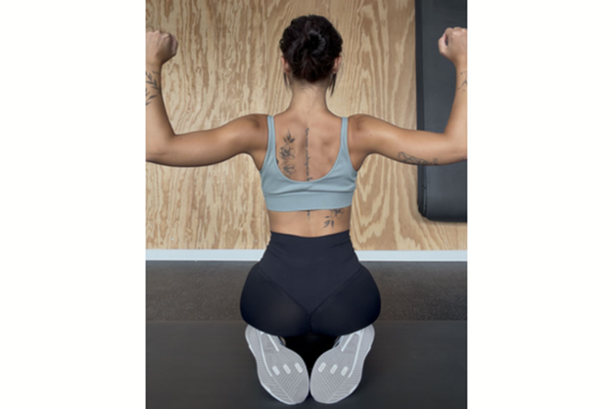 Workout anti-tensione: alzati dalla scrivania e allenati così per 10 minuti Workout anti-tensione: alzati dalla scrivania e allenati così per 10 minuti