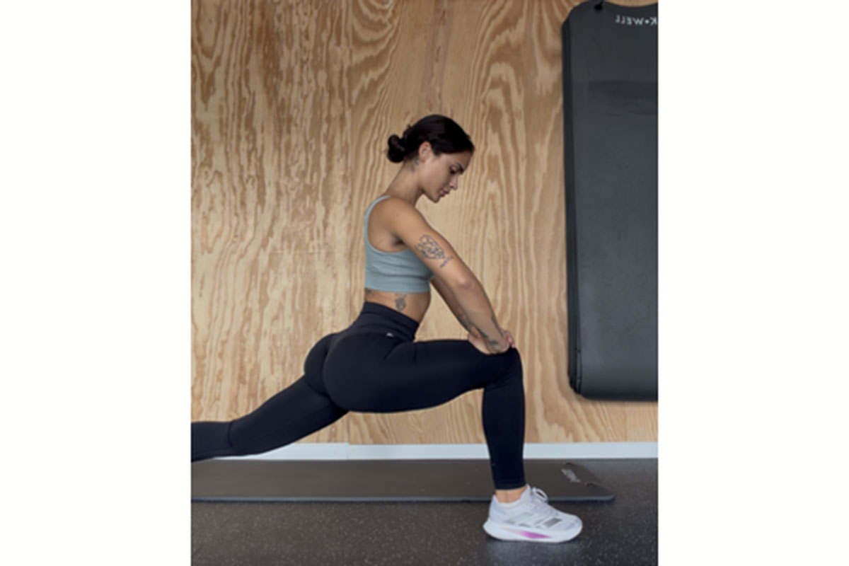 Workout anti-tensione: alzati dalla scrivania e allenati così per 10 minuti Workout anti-tensione: alzati dalla scrivania e allenati così per 10 minuti