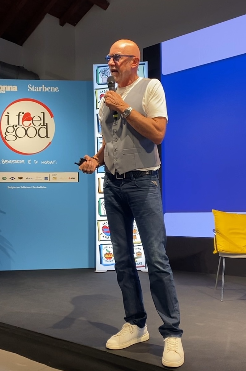 Franco Bertoli sul palco di I Feel Good: «La tua energia può cambiarti la vita»