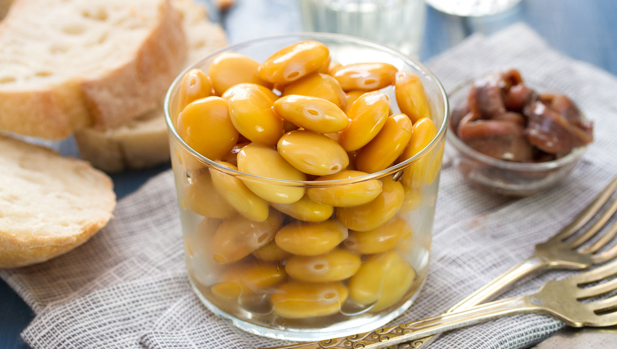 Lupini, buoni e anti-colesterolo: quali scegliere e quanti mangiarne Lupini, buoni e anti-colesterolo: quali scegliere e quanti mangiarne